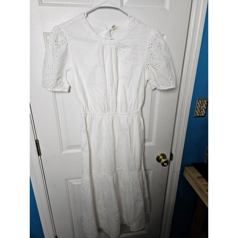 a.n.a. Size Small White Dress With Floral Eyelets Design